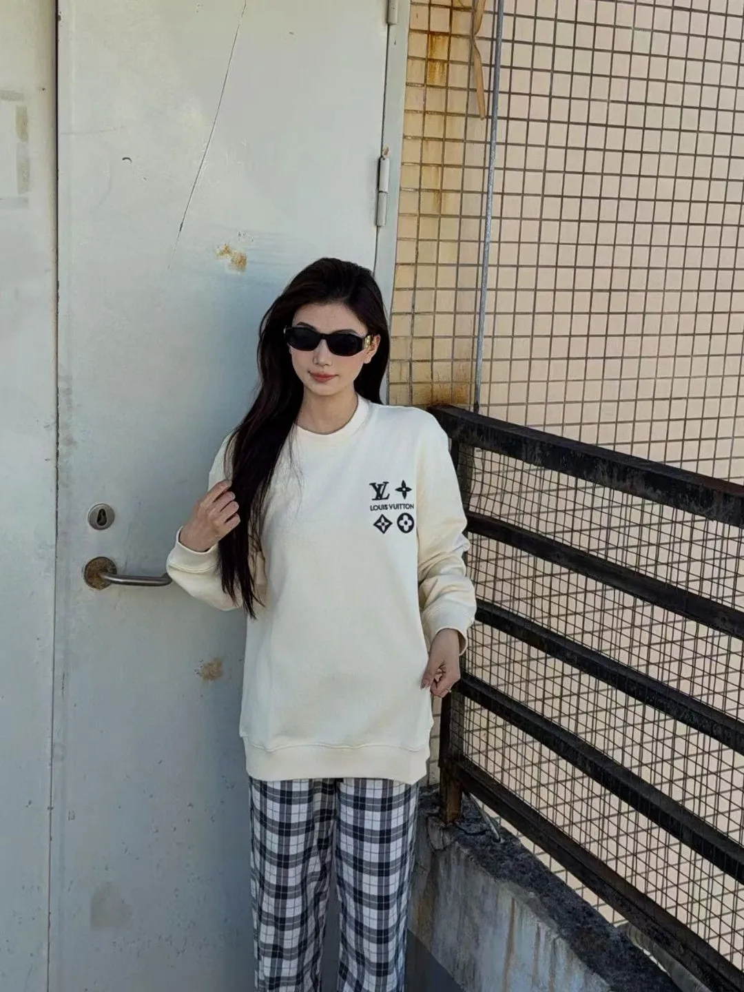 Louis Vuitton/Louis Vuitton 25Fw chest four-flower embroidery crew neck sweatshirt